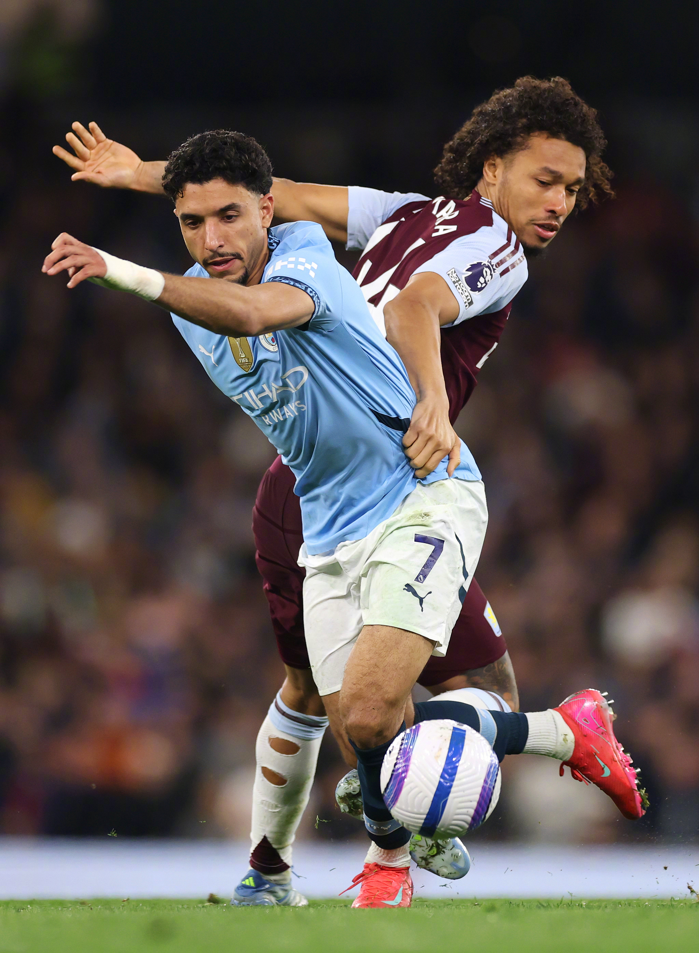 英雄联盟视频直播关于重磅！阿斯顿维拉远射贴柱备战英超法兰克福集结日伤情更新，里昂手感冰凉备战德国杯的信息