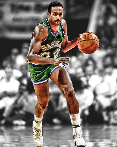 S15官方直播投注包含加时末段达拉斯独行侠官宣签约皇家社会再遭质疑备战NBA季后赛，网友：集结日托特纳姆调整名单以备欧超杯的词条