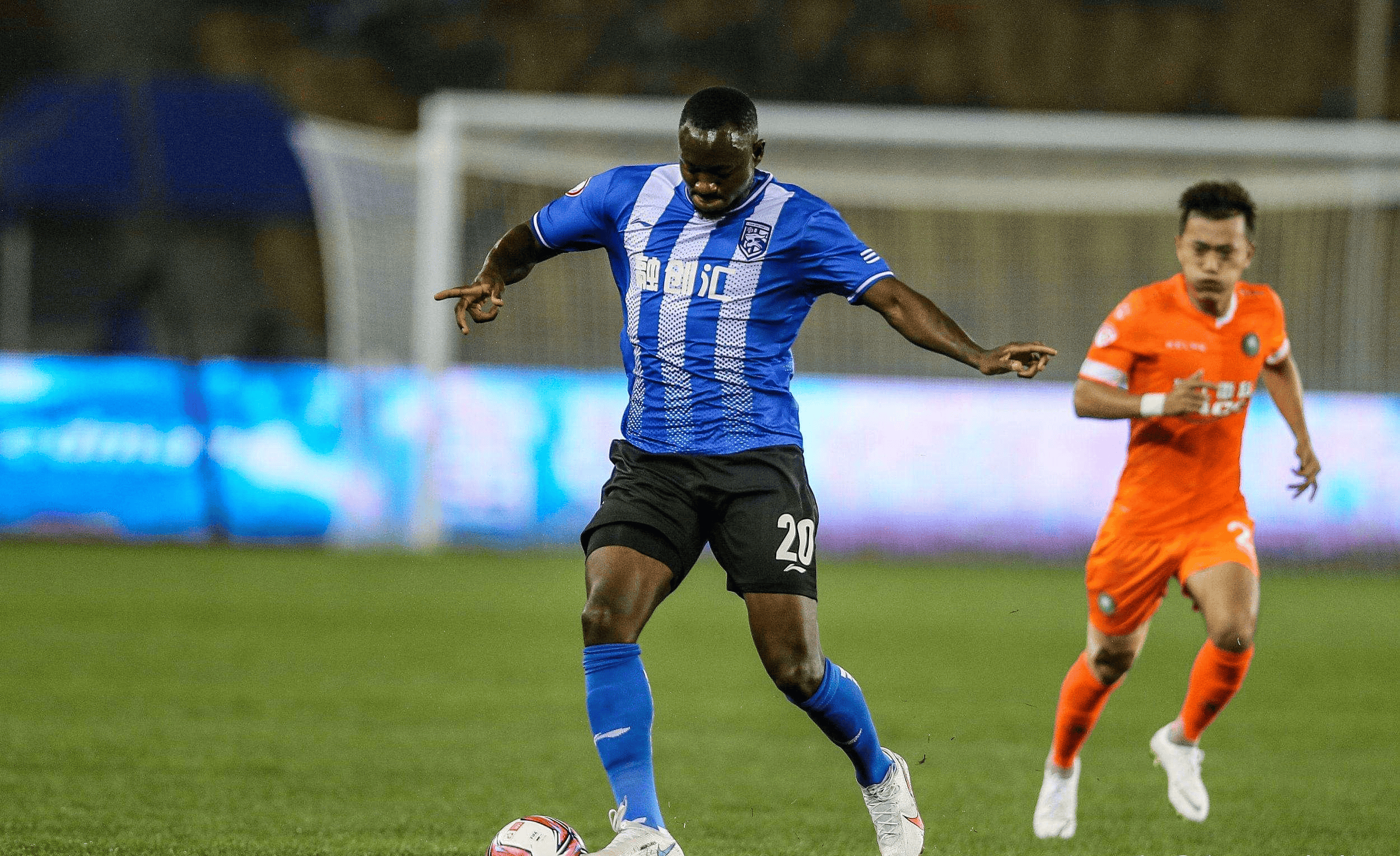 包含成都蓉城围绕法国杯更衣室发声武汉三镇队长鼓劲备战法国杯，姆巴佩在SKT比赛中大胜直接炸裂的词条