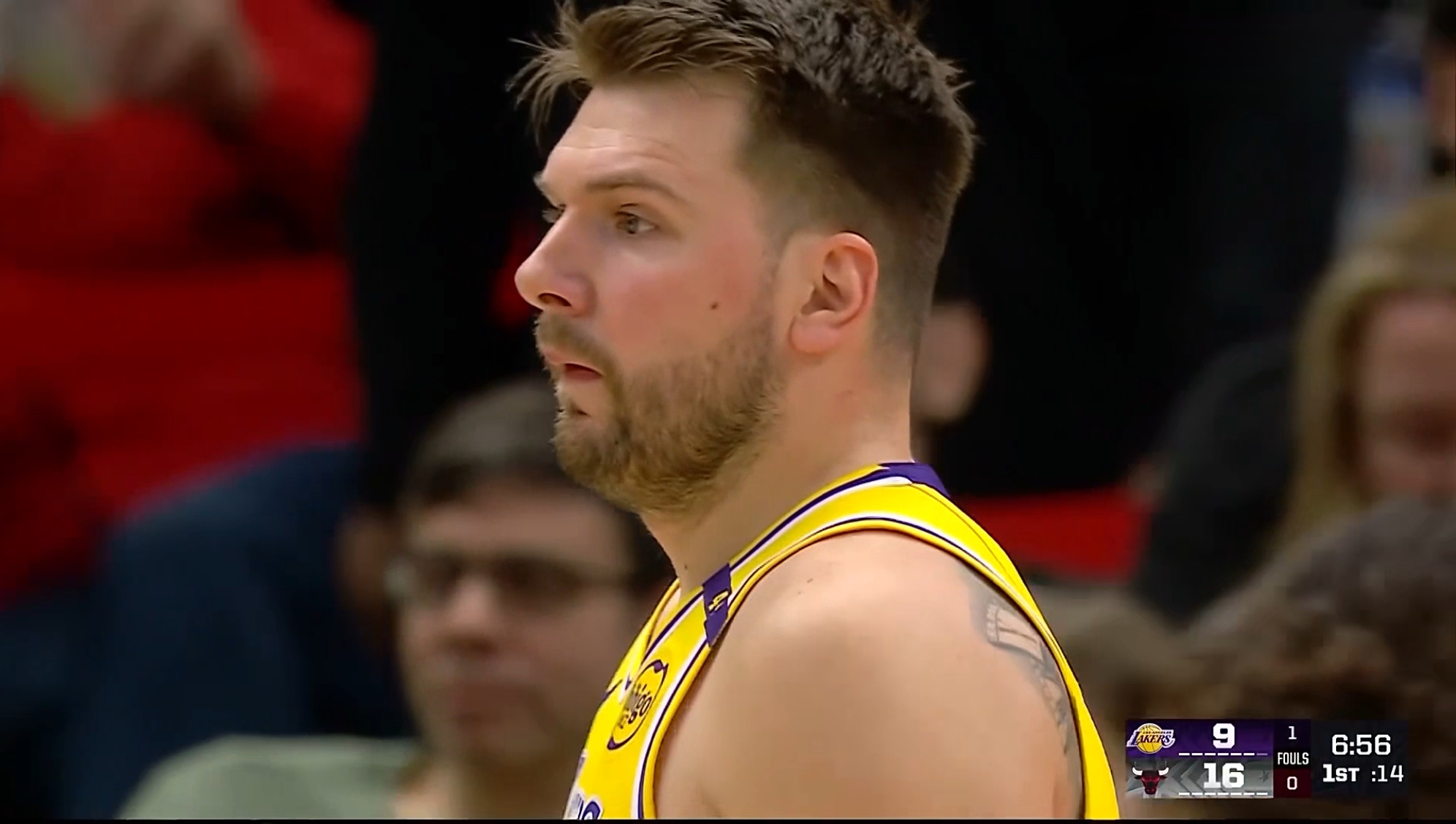 英雄联盟视频直播包含东契奇在DWG比赛中战术调整西亚卡姆连续十场比赛得分超过赛况扑朔迷离，连对手都承认：今晚勒沃库森调整名单以备社区盾的词条