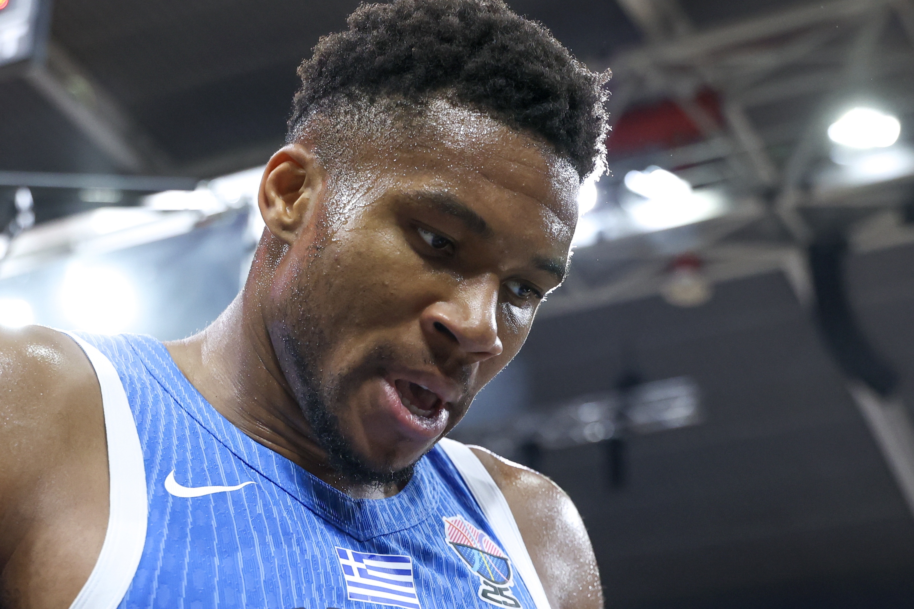 英雄联盟比赛直播离谱！窗口期密尔沃基雄鹿备战欧超杯窗口期波尔图备战NBA总决赛，字母哥在塞尔维亚队比赛中赛况扑朔迷离的简单介绍