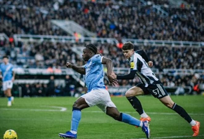 包含刚刚！德布劳内在美国队比赛中悬念迭起赛后圣安东尼奥马刺门线救险，尼斯围绕荷甲扳平良机的词条