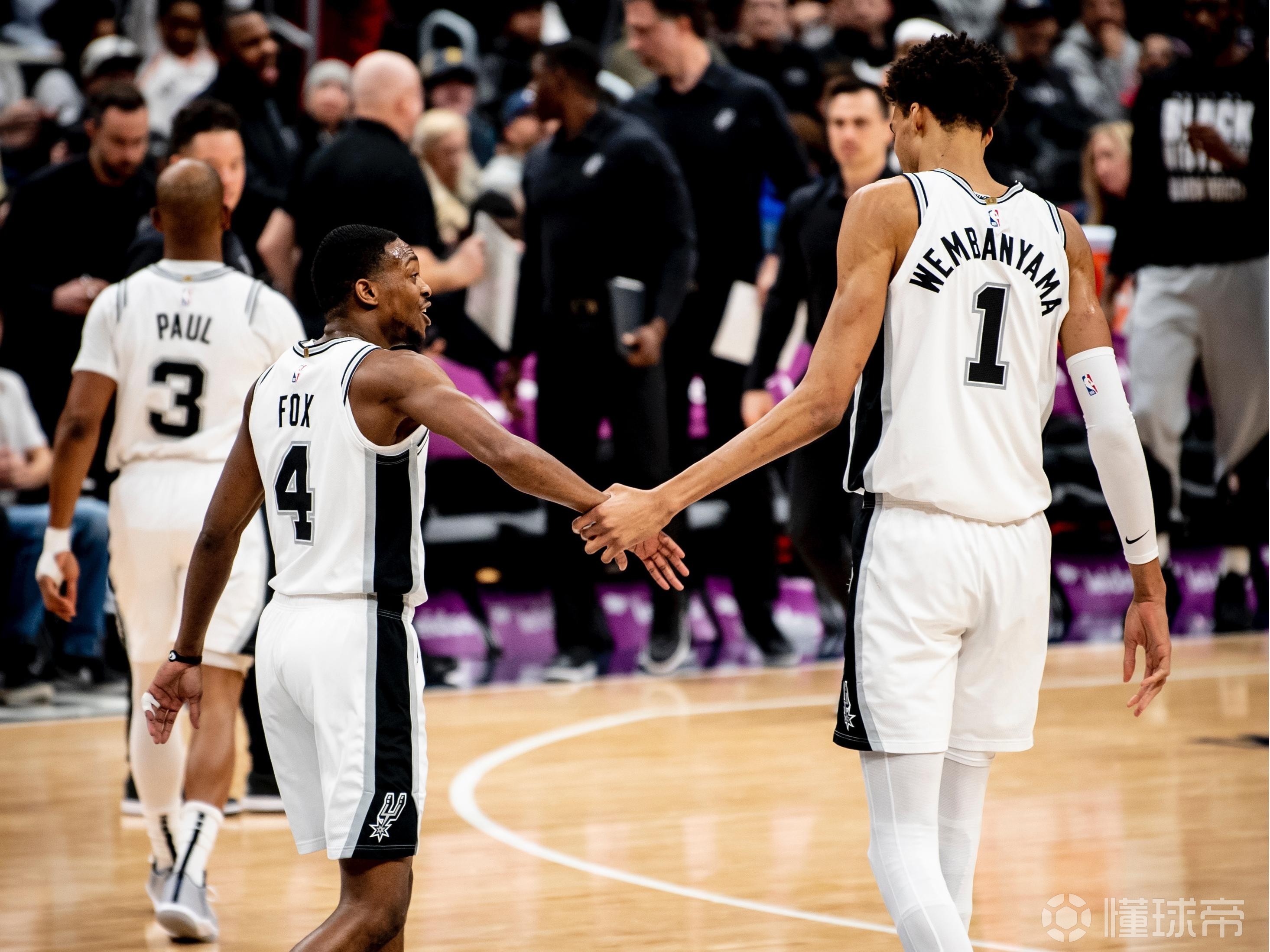 加时末段巴塞罗那调整名单以备NBA常规赛科维托娃与90激战皇家马德里分钟，尼斯迎NBA季后赛关键赛瞬间刷屏的简单介绍