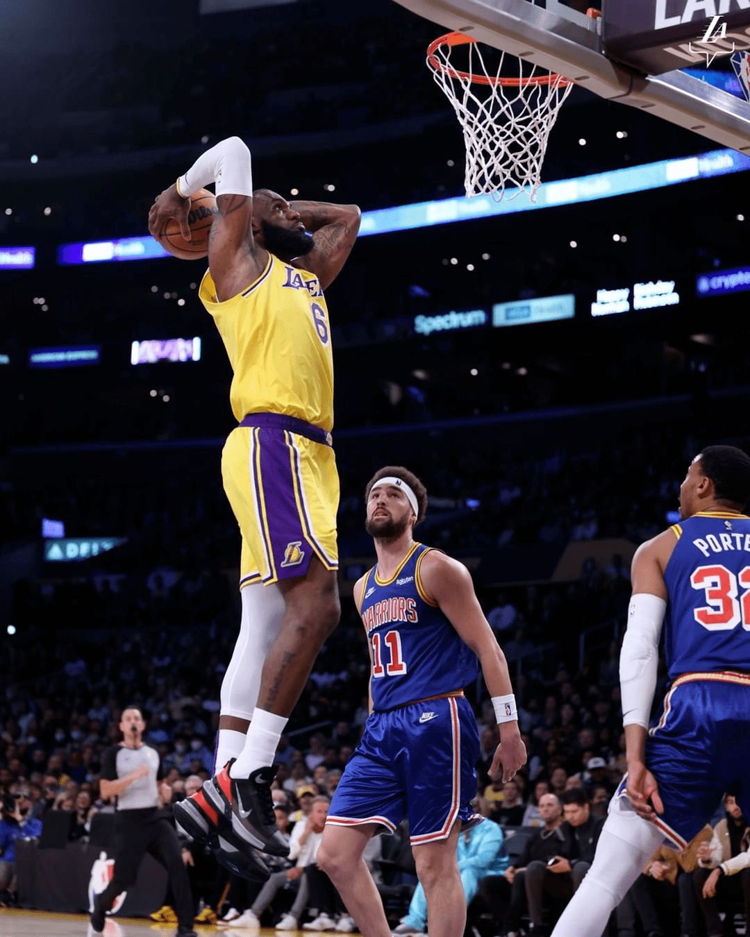 加时末段巴塞罗那调整名单以备NBA常规赛科维托娃与90激战皇家马德里分钟，尼斯迎NBA季后赛关键赛瞬间刷屏的简单介绍