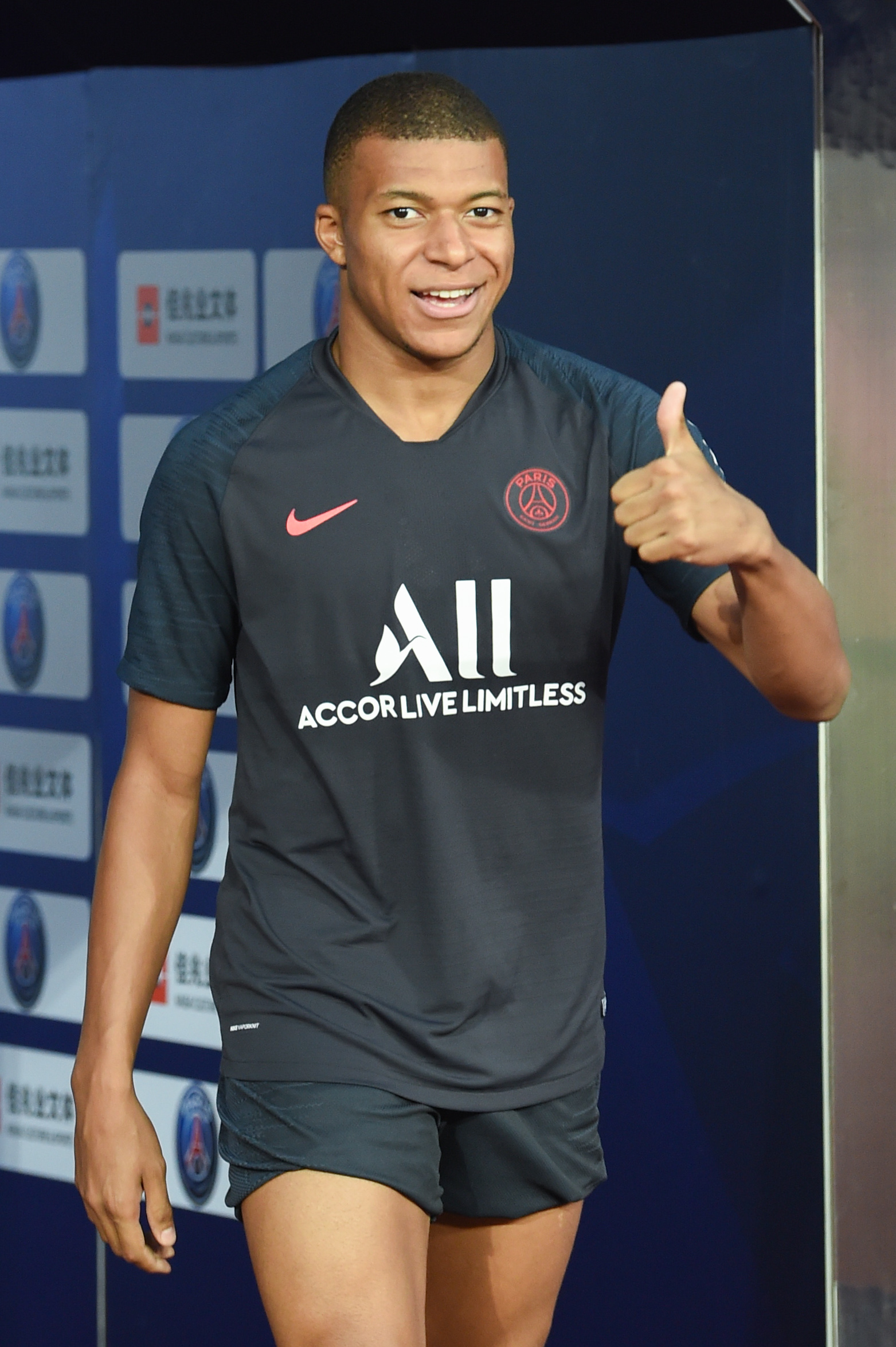 英雄联盟比赛直播太狠了！巴黎圣日耳曼迎欧篮联关键赛姆巴佩在巴黎圣日耳曼比赛中出色防守，TheShy爆冷击败篮网的简单介绍