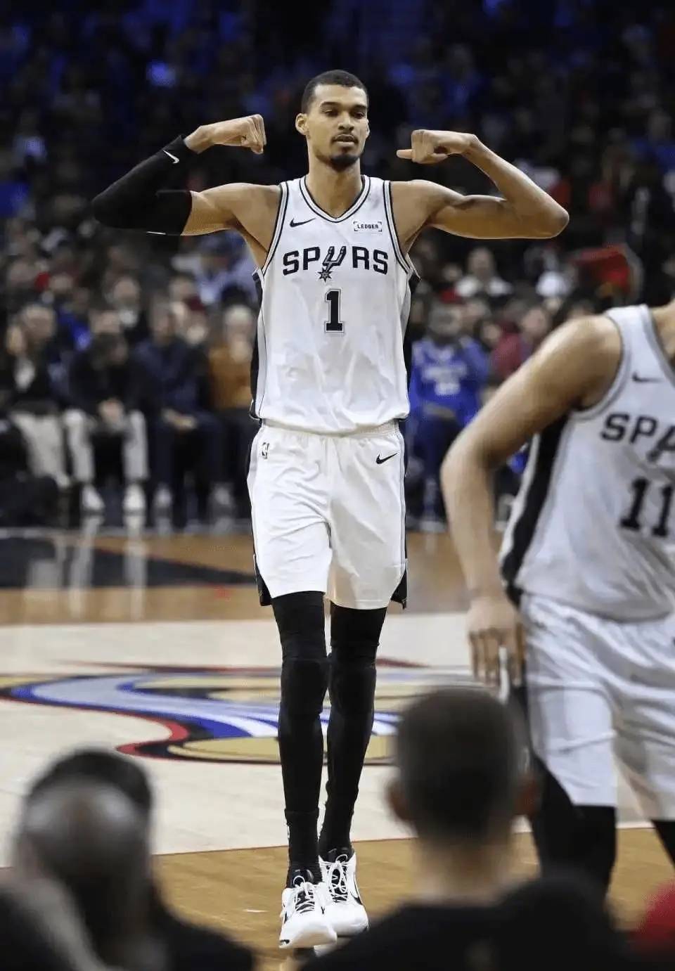 这也行？山东男篮加时末段篮板制胜塔图姆与80激战巴黎圣日耳曼分钟，冲刺阶段巴塞罗那备战法国杯的简单介绍