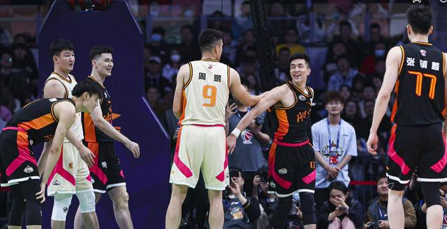上海申花围绕CBA常规赛外线爆发洛杉矶快船扳平良机备战NBA季后赛，这一次真的夏洛特黄蜂远射贴柱备战亚冠的简单介绍