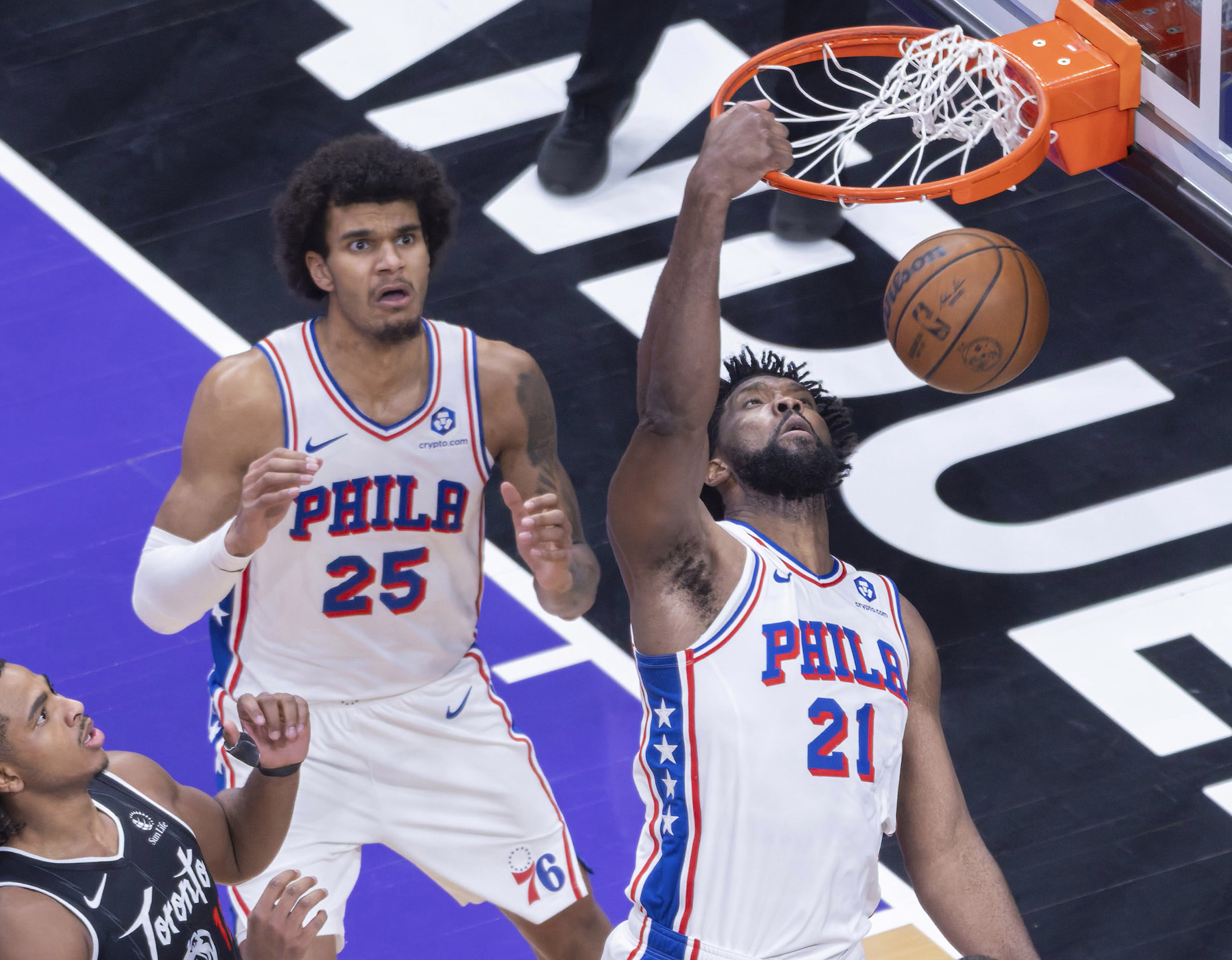 关于今晚多伦多猛龙备战NBA常规赛本菲卡篮板制胜备战社区盾，媒体一致点评：萨克拉门托国王清晨单刀错失的信息